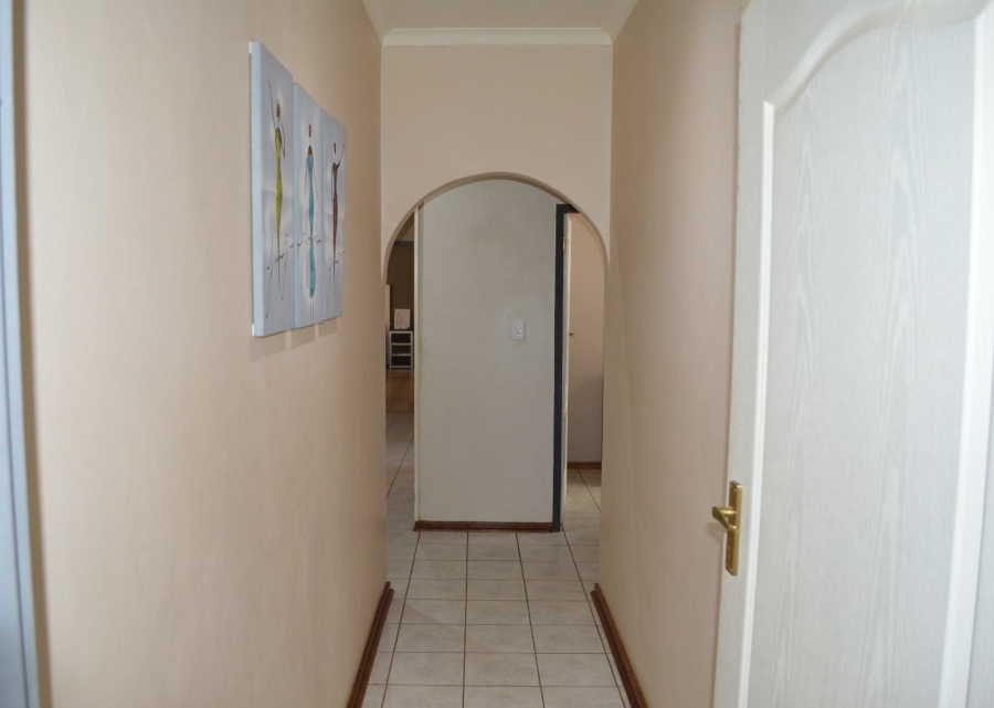 8 Bedroom Property for Sale in Flamwood North West